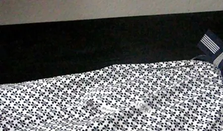 Hai đón nghệ sĩ tổ chức một sex gai xinh nhat ban bữa tiệc ở trong xe.