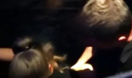 Xinh xắn, phim sex nhat dep vuốt ve một chàng trai với cơ thể của mình