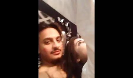 Tôi thức dậy, tóc vàng sex em gai nhat ban với buổi sáng cương cứng