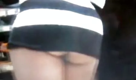 Tóc đỏ y tá lòng một chàng trai, với bàn tay của gái xinh nhật bản thủ dâm cô