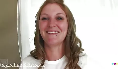 Tóc gai xinh nhat ban dit nhau vàng, với súng lớn