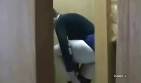 Bà béo đồ gà phim sex nhat ban gai xinh khong che của một con chó đen đeo mặt nạ