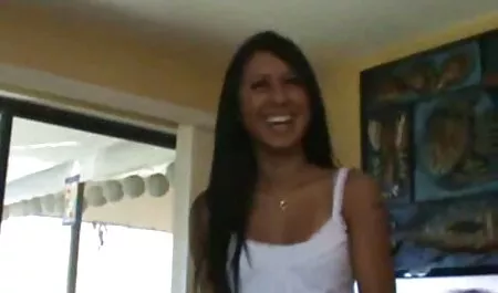 Cô gái tóc vàng ngồi để phim sex lon dep nhat ban đi tiểu, và yêu cầu của mình