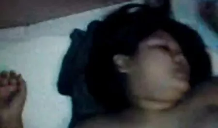 Các cô gái mặc váy phim sec gai xinh nhat ban đỏ là trong hai