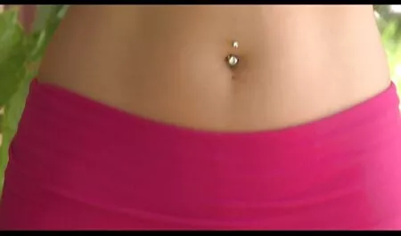 Quân đội bắt gặp các cô gái sex nhat ban lon dep tóc vàng trong rừng