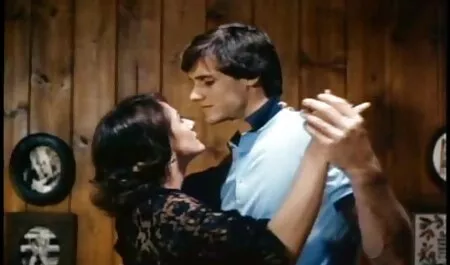 Một bạn gái, sex gai nhat xinh trong hậu môn