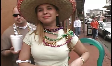 Chơi đồ chơi phim sec nhat ban gai xinh một người bạn, thổi kèn,