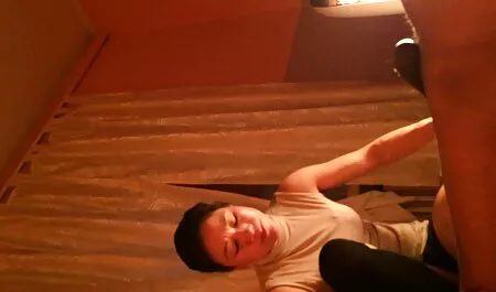 Cô sex nhat gai xinh gái tóc vàng với một gã đeo mặt nạ