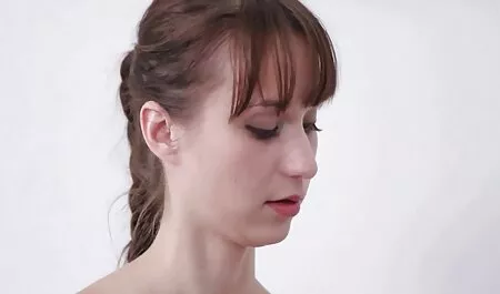 Cô gái tóc vàng cành trên ghế phim xes dep nhat