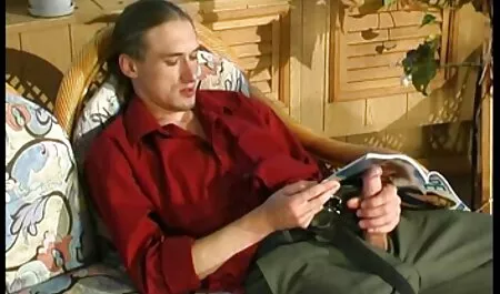 Tóc ở dit em gai nhat ban trong nhà tắm