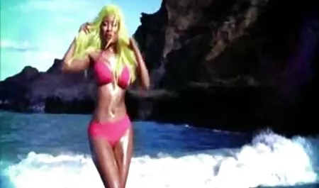 Holly Sampson với một người đàn ông trưởng thành xec dep nhat