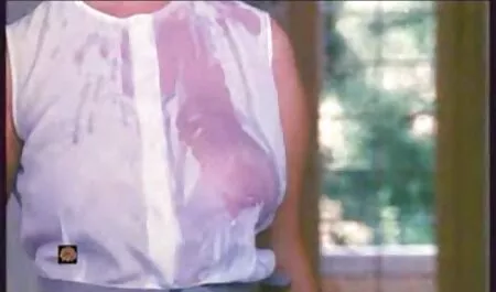 Một con gái, con dit gai nhat ban trai,